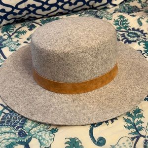 Gray felted hat with leather band